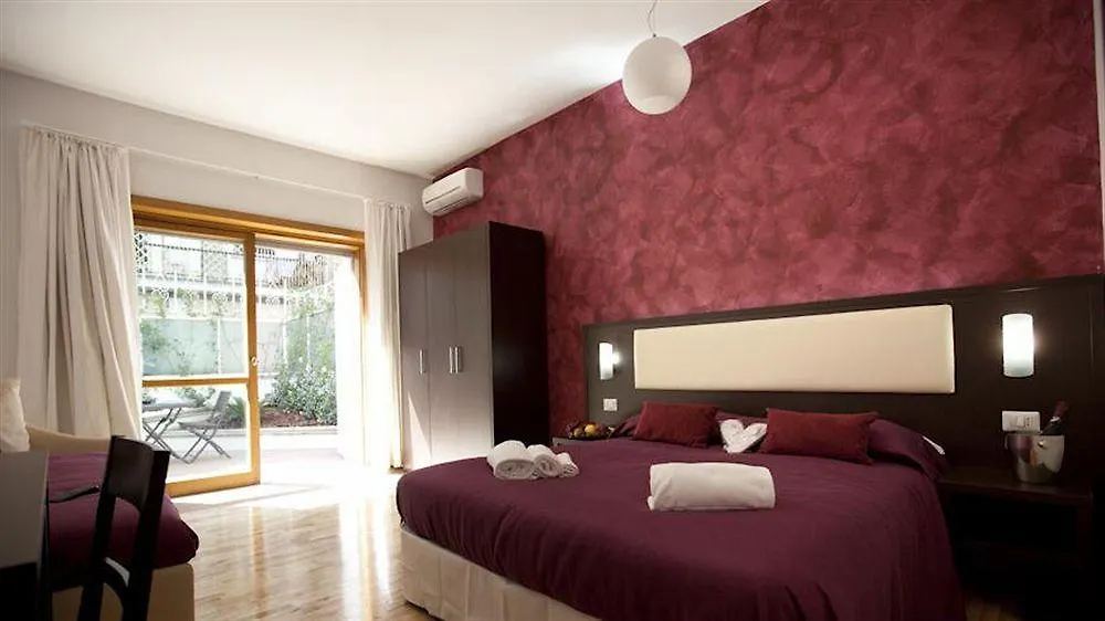 Heart Of Rome Rooms 2*,