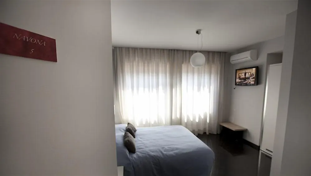 Heart Of Rome Rooms 2*,