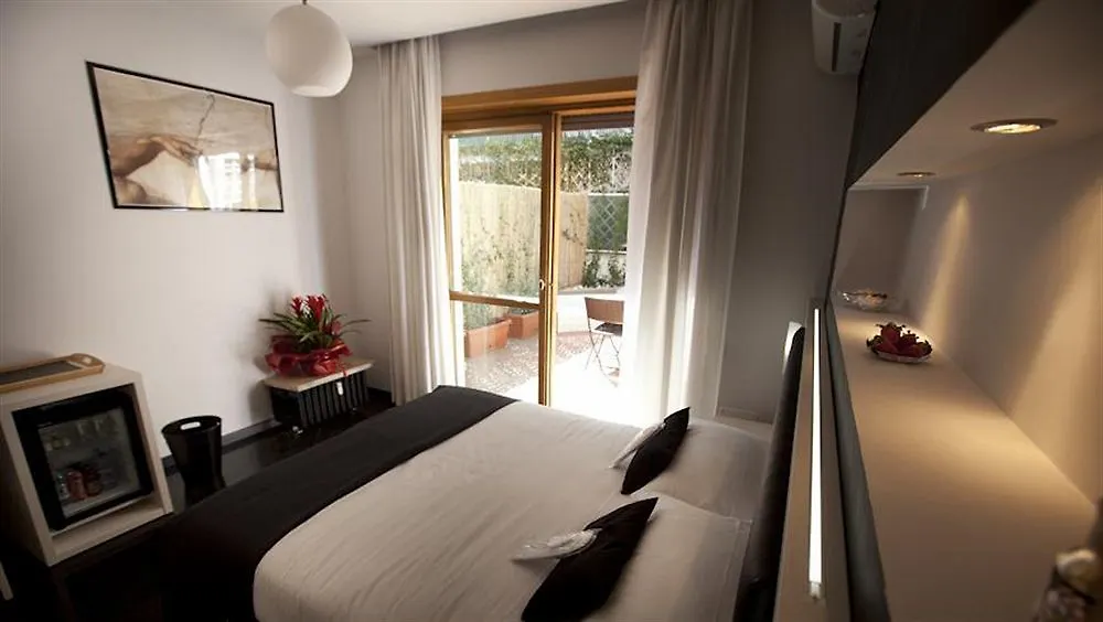 Heart Of Rome Rooms 2*,