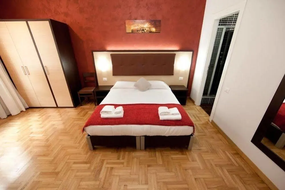 Heart Of Rome Rooms 2*,